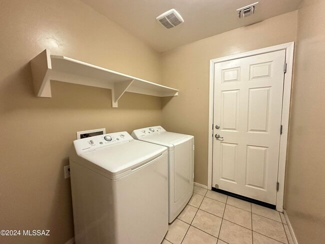 Building Photo - 6258 W Yew Pine Way
