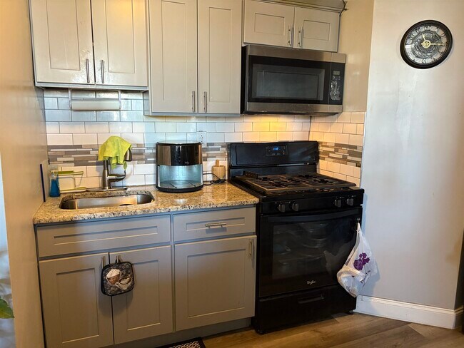 Building Photo - 33 Emerson Ave