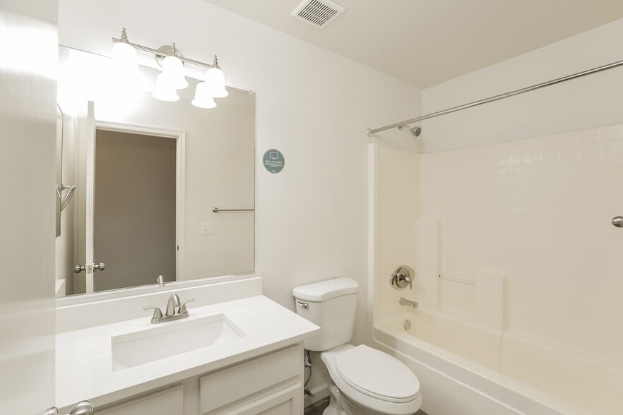 Building Photo - 2217 E 35th Ave