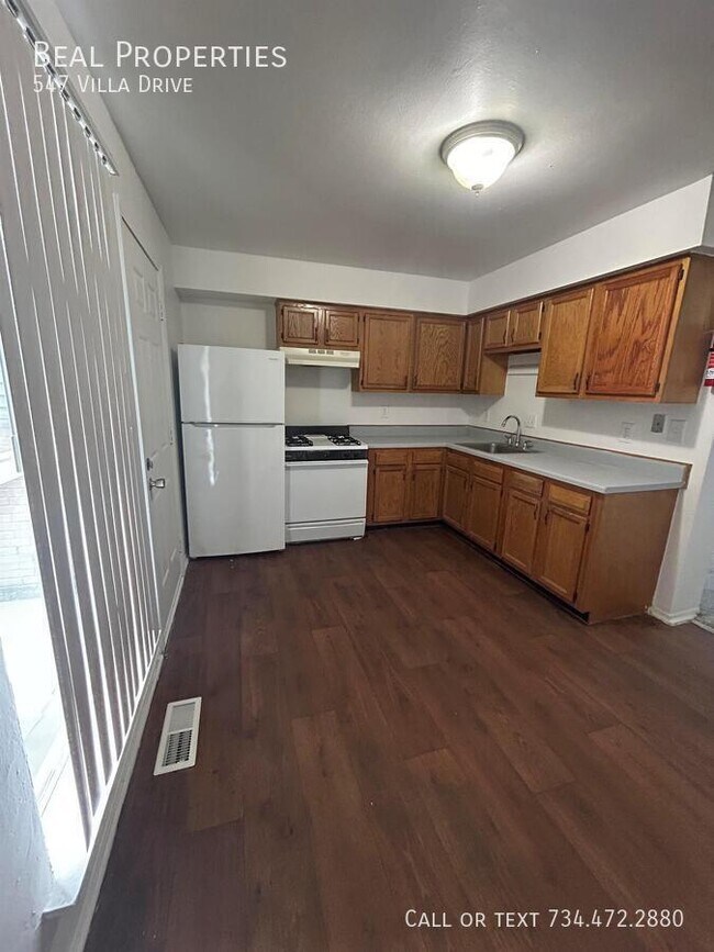 Building Photo - 547 Villa Dr