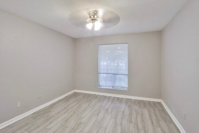 Building Photo - 5929 Queensloch Dr