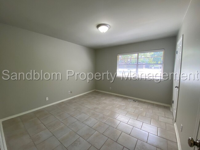 Building Photo - FOR LEASE | Midtown | 3 Bed, 2 Bath Duplex...