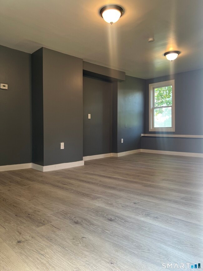 Building Photo - 90 Aetna St