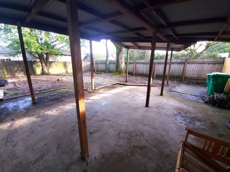 backyard - 4720 SE 52nd Ave