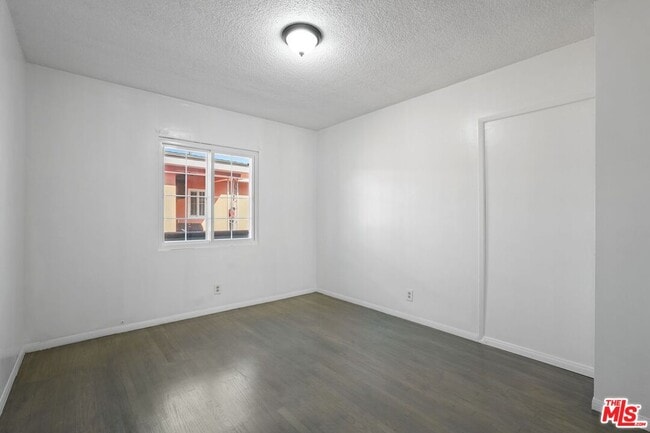 Building Photo - 11004 Mansel Ave