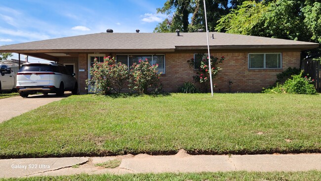 Primary Photo - 4108 Parkway Dr