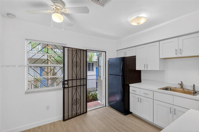 Building Photo - 1572 NW 2nd St