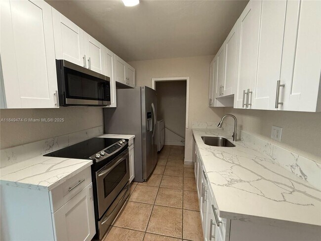 Primary Photo - 641 N 70th Ave