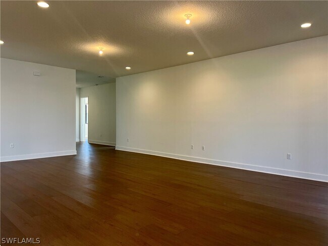 Building Photo - 5114 Panella Ave