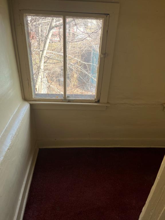 Building Photo - 512 W Broadway St