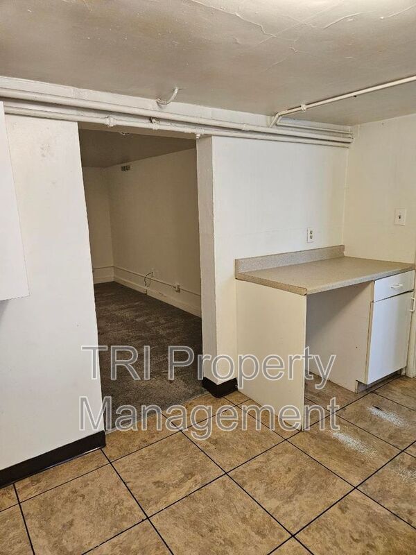 Building Photo - 925 12th St