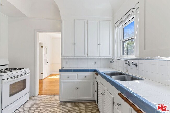 Building Photo - 117 1/2 N Harper Ave