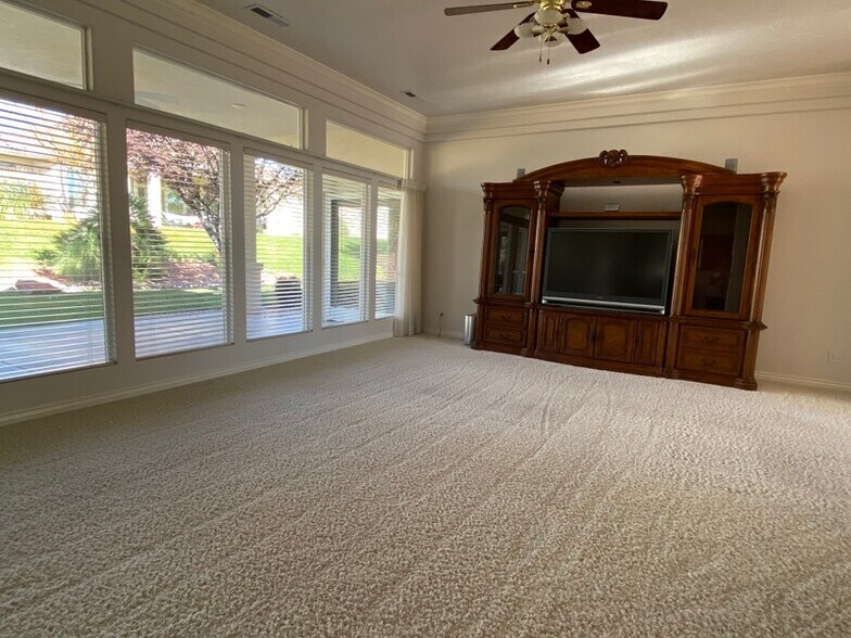 Building Photo - 862 Owls Way