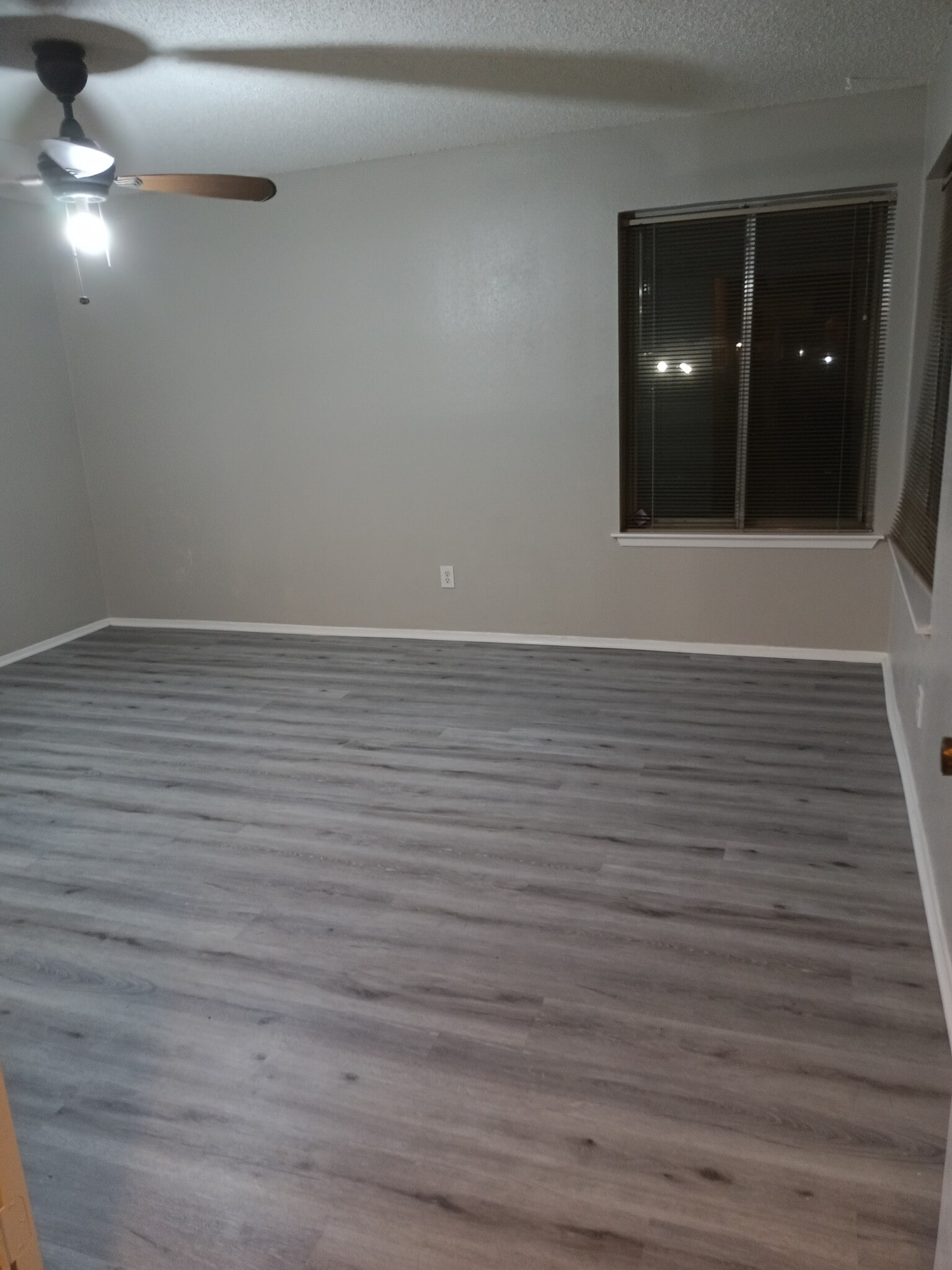 This is a beautiful property that's newly renovated. It's in a great location in the Houston oil cor - 2932 Meadowgrass Ln