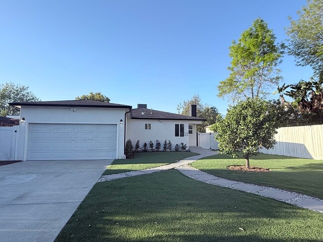 Primary Photo - 12542 Emelita St