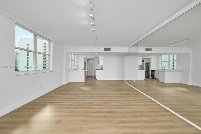 Building Photo - 800 Claughton Island Dr