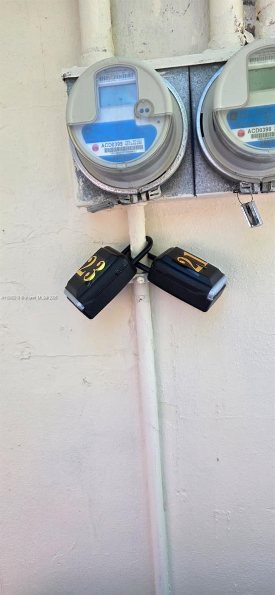 Building Photo - 21 NW 32nd Ct