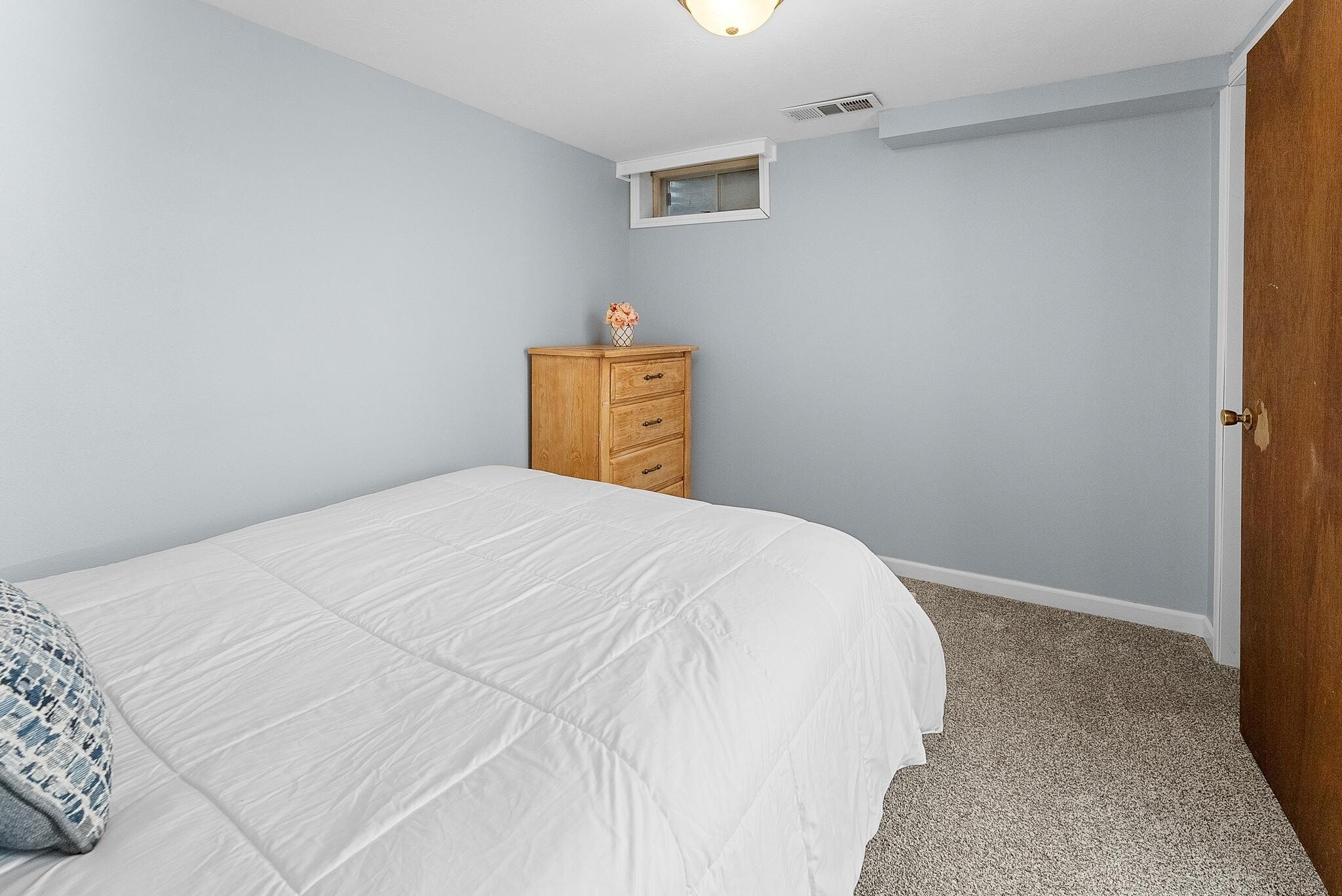 Building Photo - 1304 E Sylvan Cir