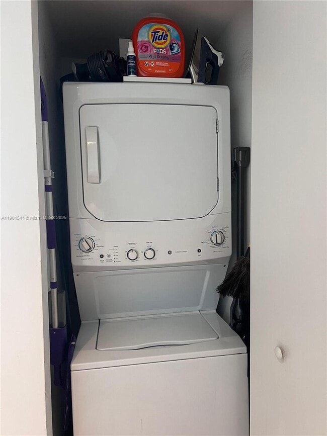 Building Photo - 501 NE 31st St