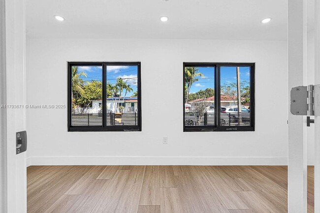 Building Photo - 3040 NW 13th Ave
