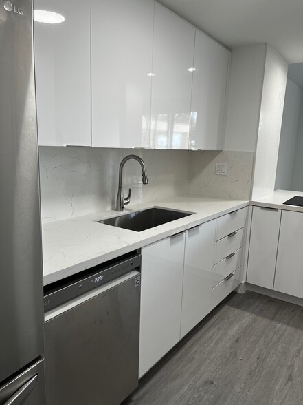 Building Photo - 880 NE 69th St