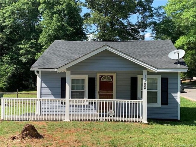 Building Photo - Cozy Two bedroom House