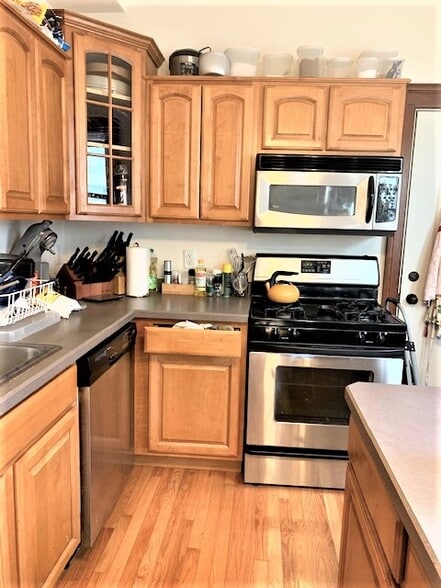 Building Photo - 125 E Johnson St