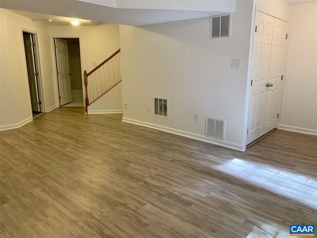 Building Photo - 836 Rockcreek Rd