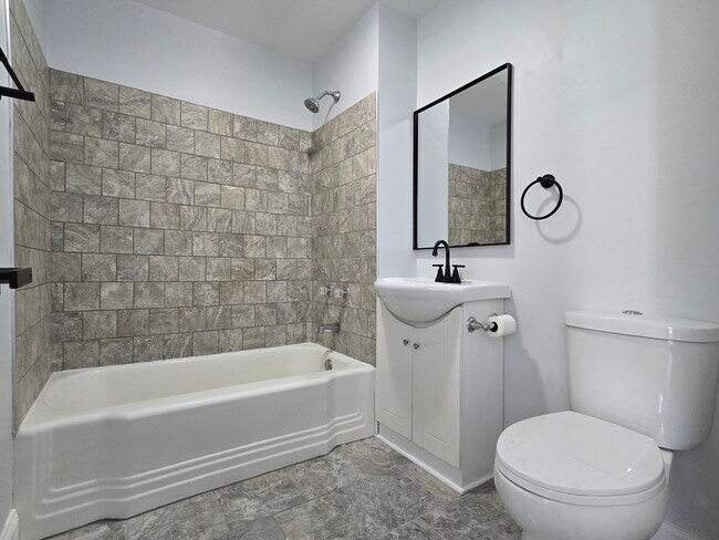 Building Photo - 328 Rosewood Ave