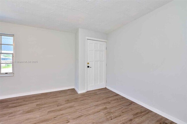 Building Photo - 6130 SW 32nd St