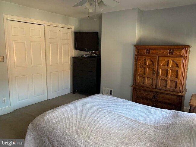 Building Photo - 812 N Judson St