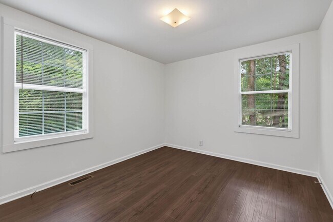 Building Photo - 101 Valley View Cir