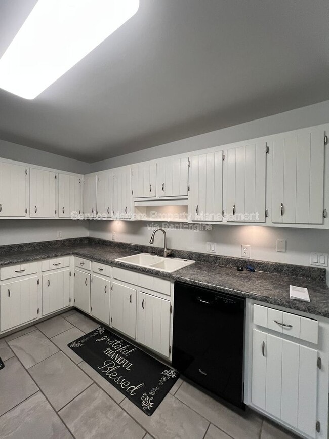 Building Photo - 2017 Coral Creek Dr