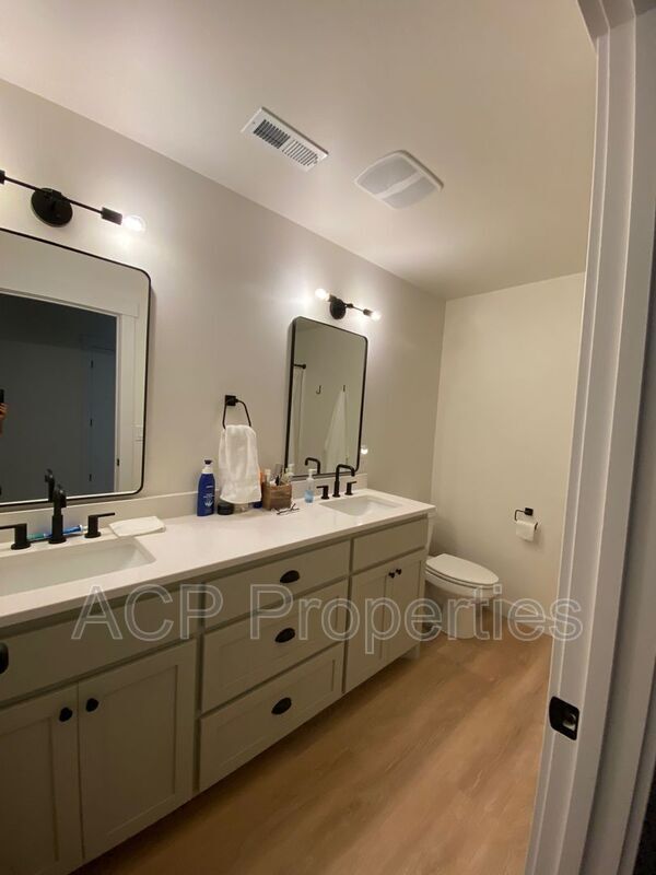 Building Photo - 1285 Salix Ln