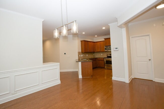 Building Photo - Charming 3 bed, 2.5 bath home with bonus t...