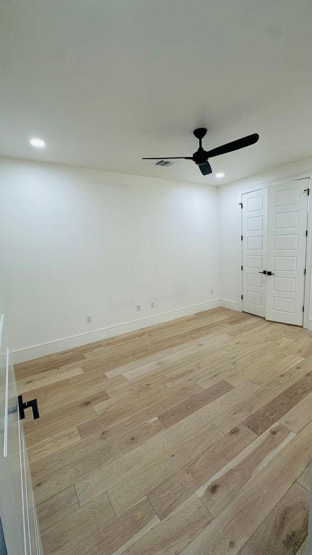 Building Photo - CORPORATE LEASE!!! Attn traveling nurse, e...