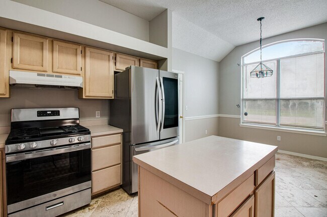 Building Photo - 404 Ridge Wood Cir