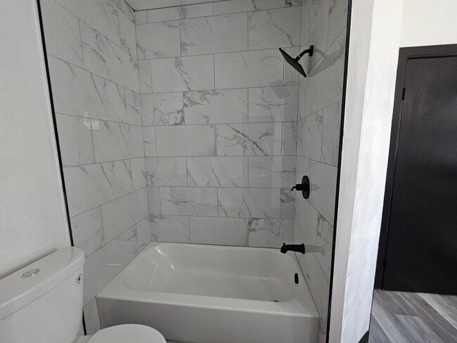 Building Photo - Fully Updated 3 bedroom 1 bath house for r...