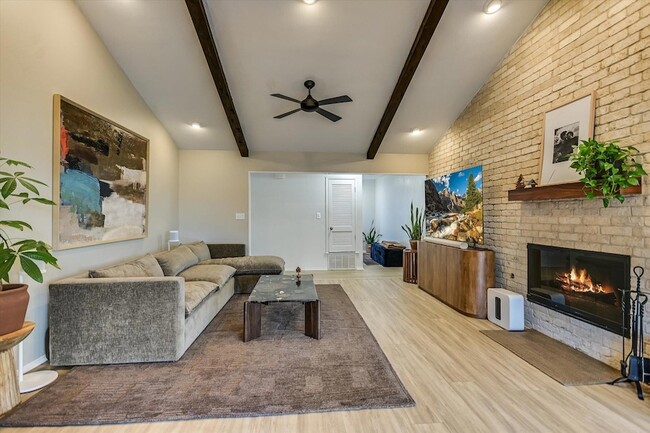 Building Photo - 8101 Ceberry Dr