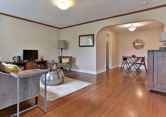 Building Photo - Charming 1926 Vintage 2 Bedroom 1 Bathroom...