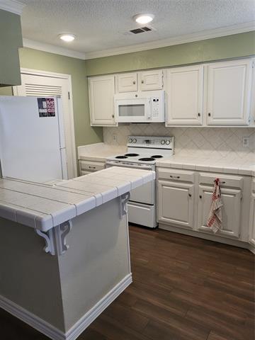 Building Photo - 2010 Cloisters Dr