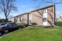 Building Photo - 25 Kings Ct