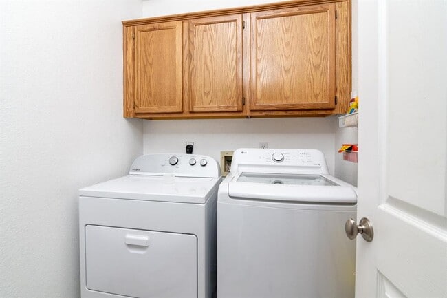 Building Photo - 9301 Tea Rose Trail