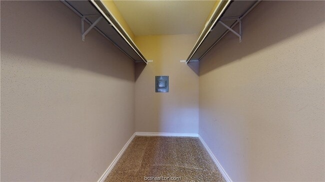 Building Photo - 904 University Oaks Blvd