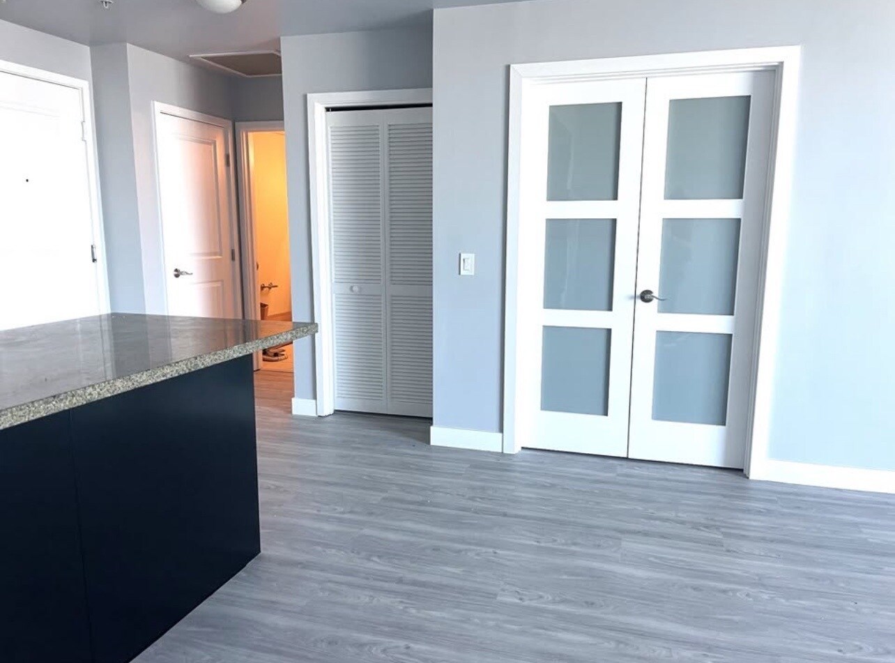 Building Photo - 1080 Park Blvd