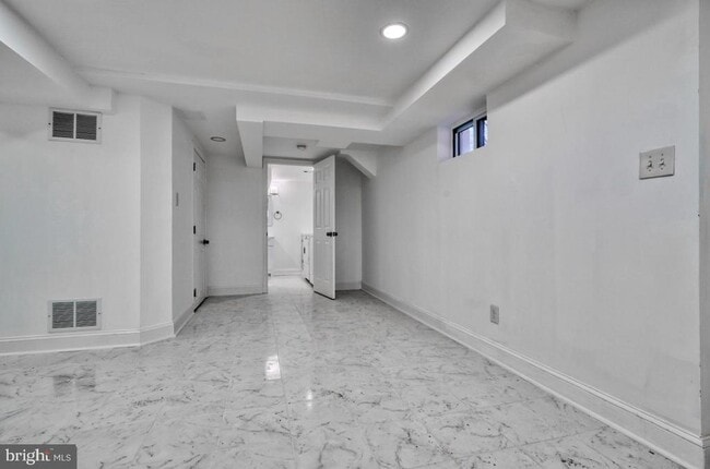 Building Photo - 701 Platinum Ave