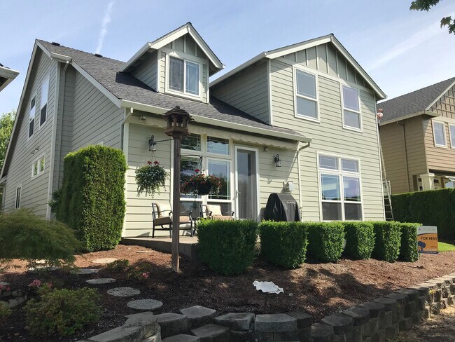 Building Photo - Stunning home on the OGA course