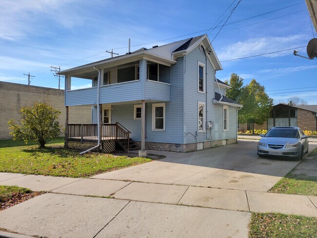 Building Photo - 542 N Superior St