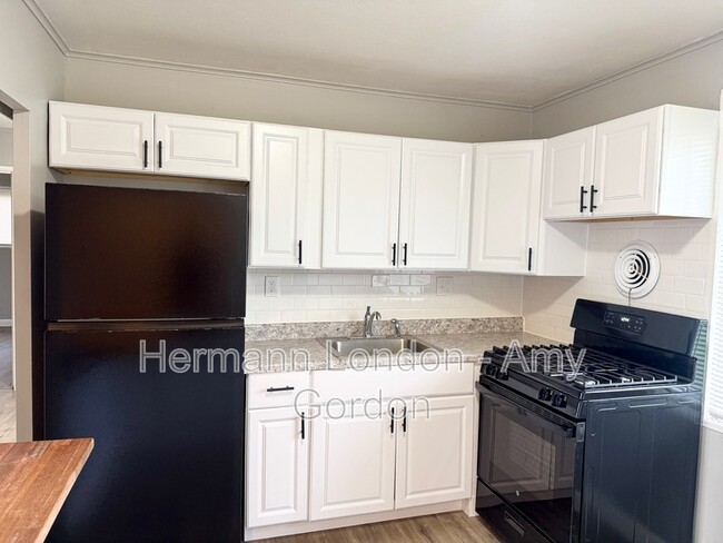 Building Photo - 2247 Lovett Dr