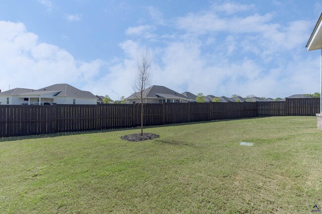 Building Photo - 210 Saraland Trl